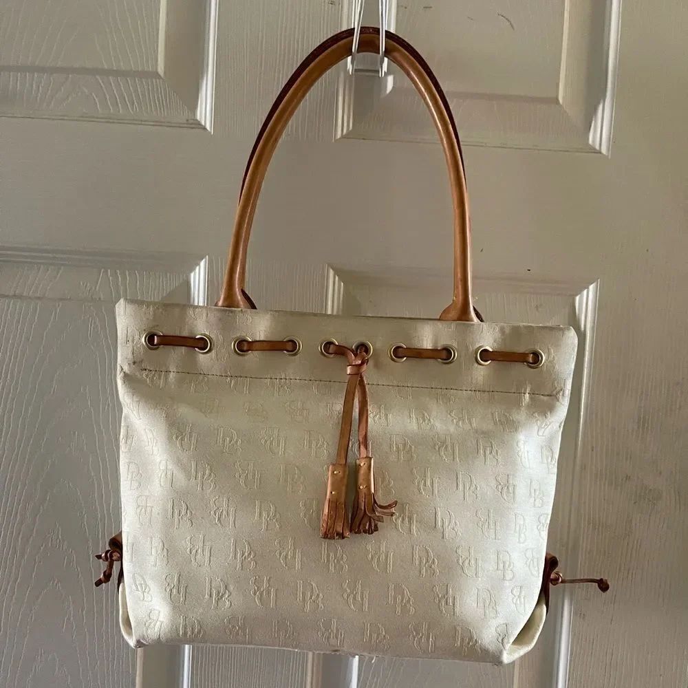 Dooney & Bourke canvas logo beige shoulder bag,tan leather straps &tasse…